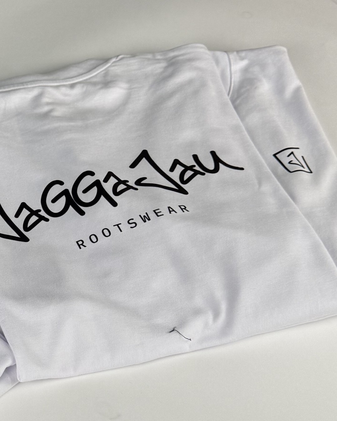Jaggajau Shirt, frisch gepresst, flach ausgelegt